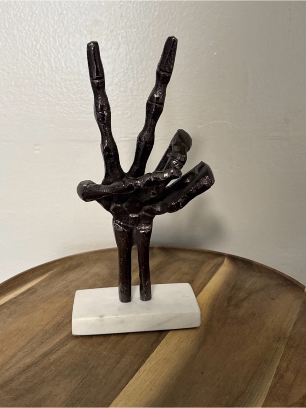 Gothic Metal Skeleton Peace Sign Hand On Faux Marble Stand Halloween NEW